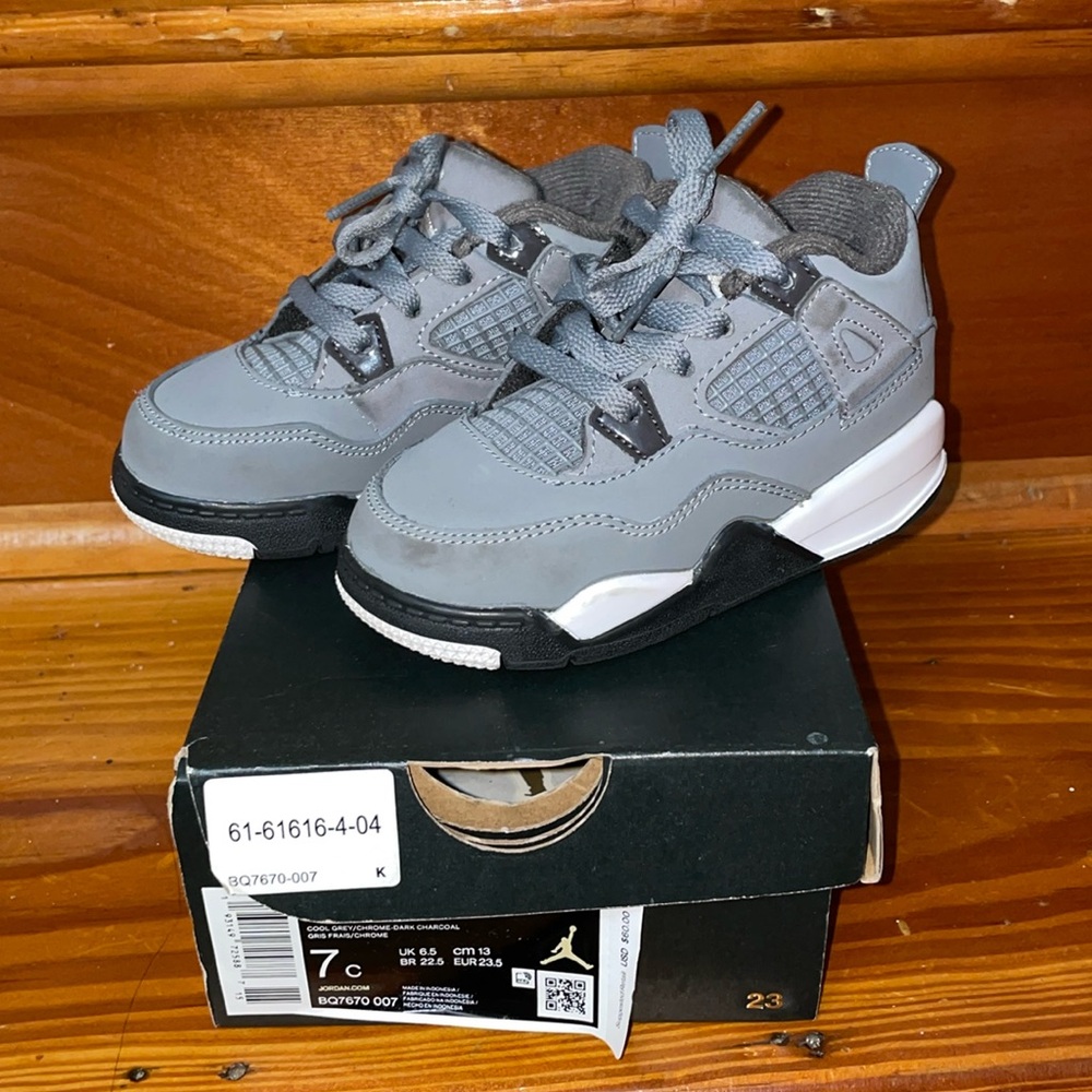 Retro Jordan 4, Gray, Size 7